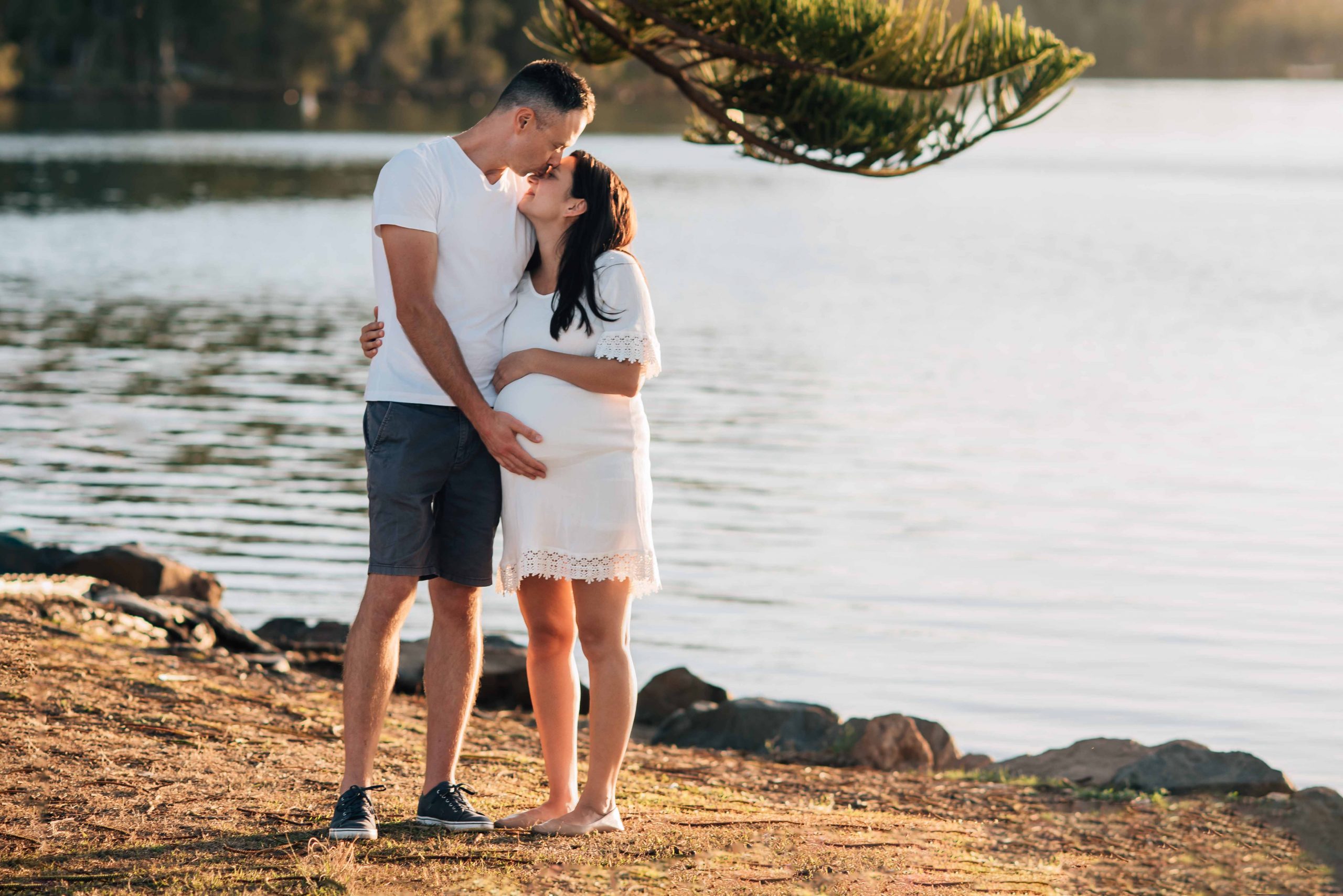 Outdoor lifestyle maternity and newborn photographer Lake Macquarie